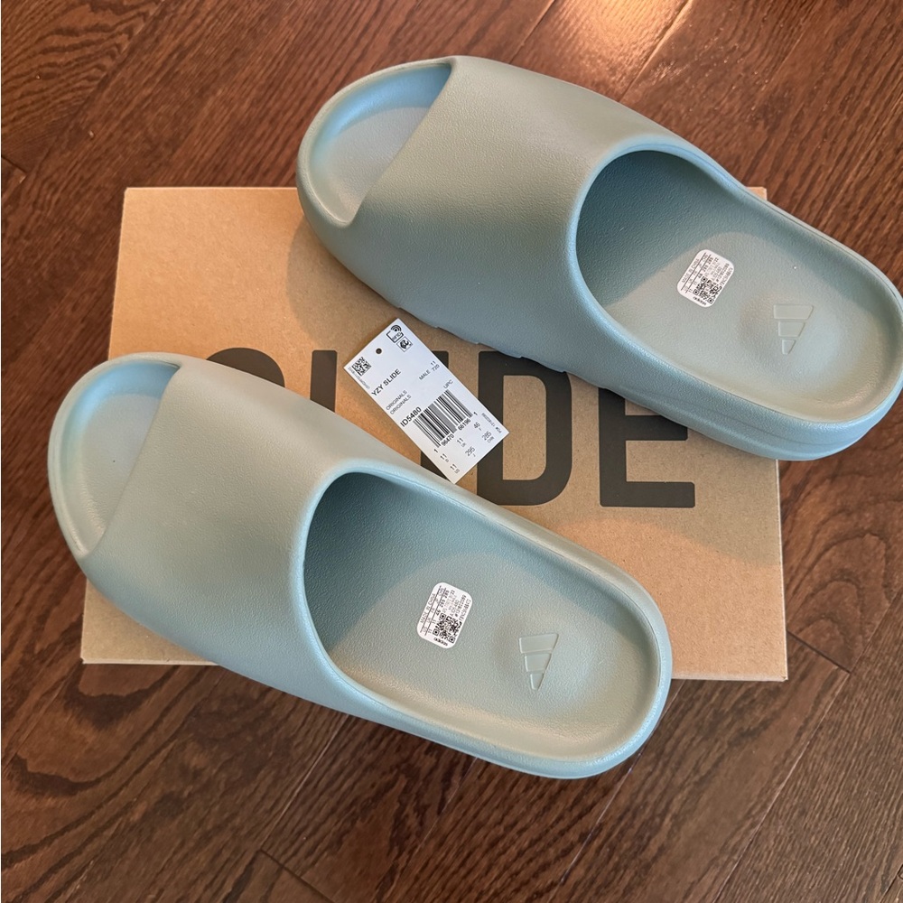Adidas Yeezy Slides in Salt Size 11. Brand new with tags, box etc. Never worn